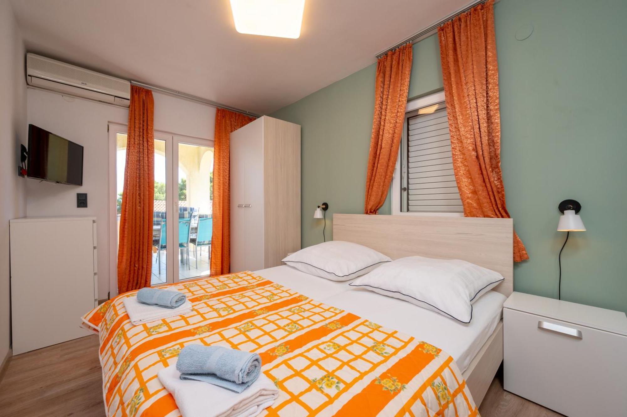 Apartments Zdravko Трогир Экстерьер фото