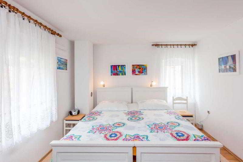 Apartments Zdravko Трогир Экстерьер фото