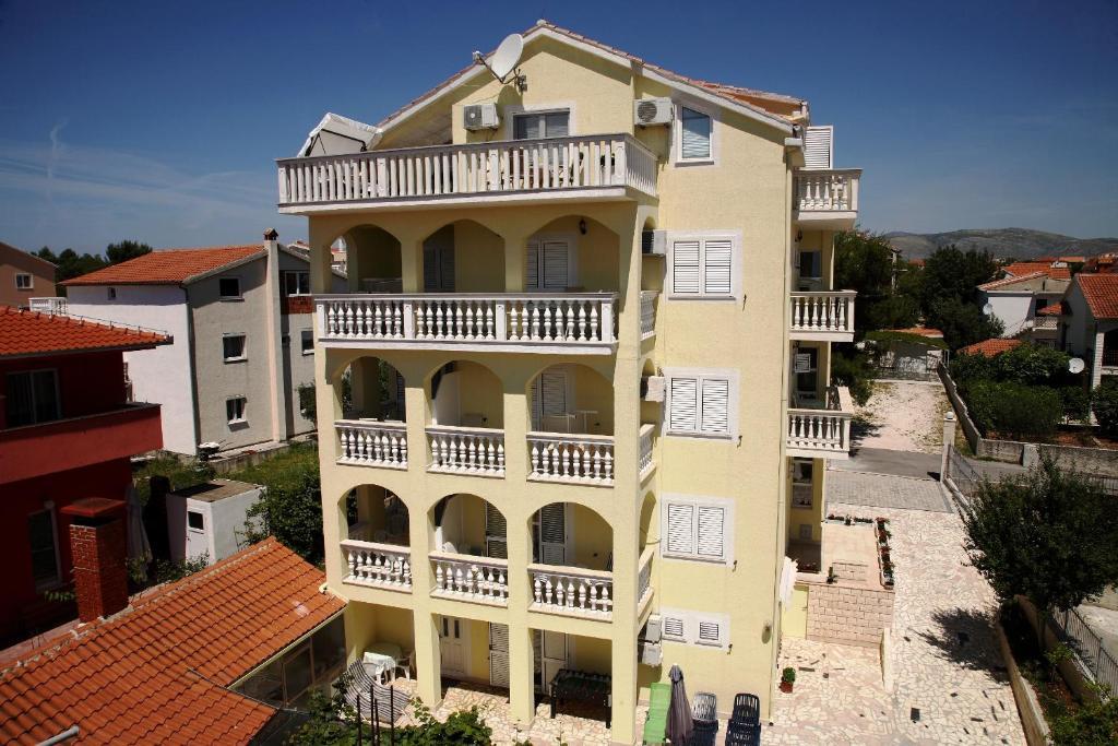 Apartments Zdravko Трогир Экстерьер фото